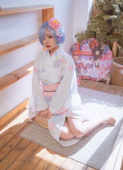 黑衣女人的香水